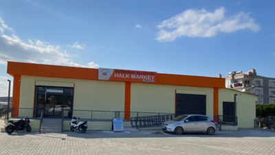 Seferihisar Belediyesi’nin Karakayalar’da açmaya hazırlandığı Halk Market’in yeşil alan üzerine