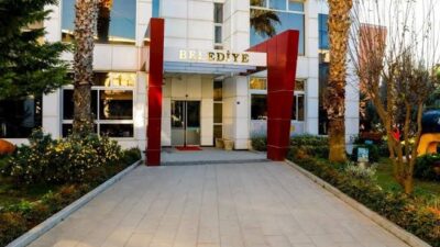 Seferihisar Belediyesi’nde işçilerin maaşlarını zamanında alamaması artık adeta bir klasiğe