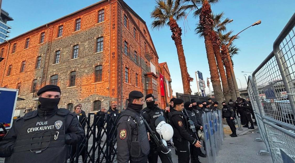 İzmir’de Vakıflar krizi yeniden tırmandı. İzmir Büyükşehir Belediyesi tarafından kullanılan