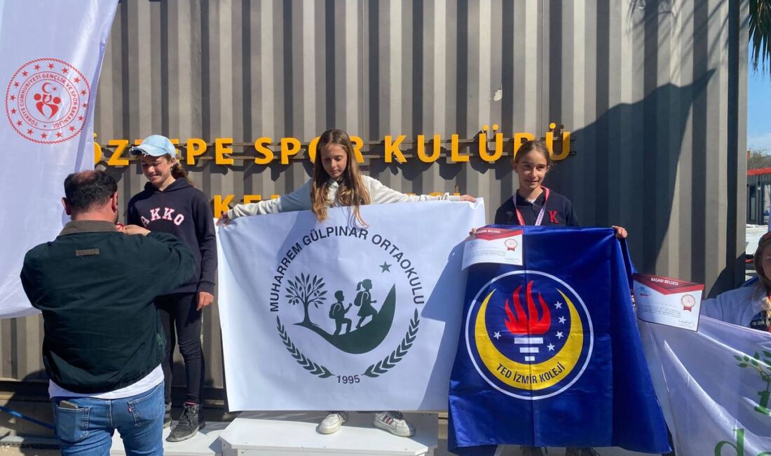 Urla Göztepe Yelken Tesisleri’nde düzenlenen İzmir Okullararası Yelken Optimist Yarışları’nda