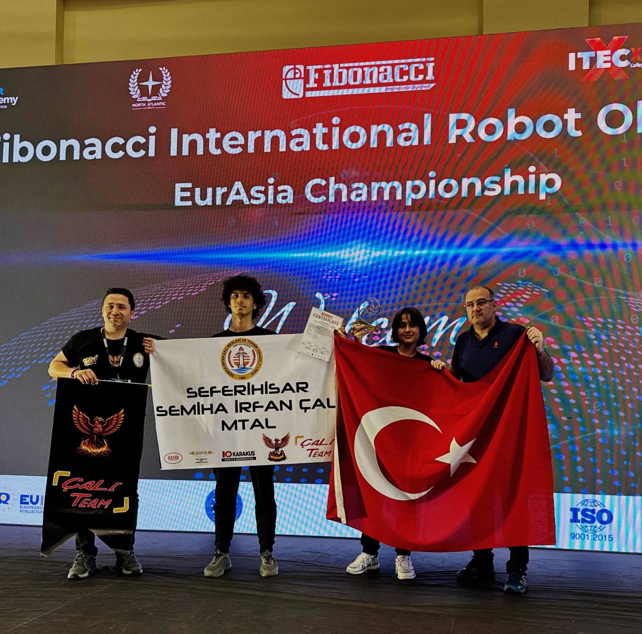 Antalya’da 21 ülkenin katılımıyla düzenlenen Avrasya Robot Olimpiyatları’nda Seferihisarlı öğrenciler,