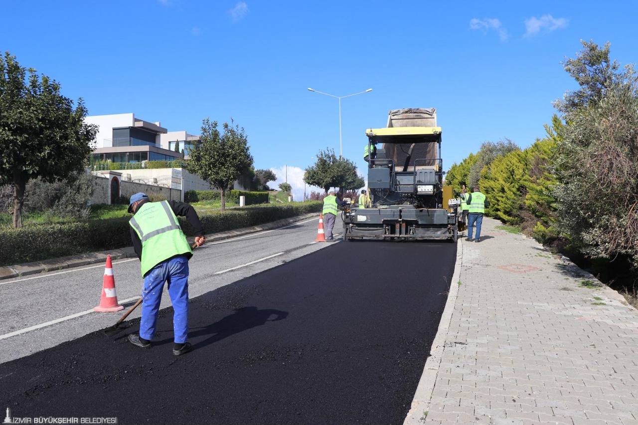 ASFALT ÇALIŞMALARI YAVAŞLADI İzmir genelinde özellikle ilçe yollarında yaşanan bozulmalar