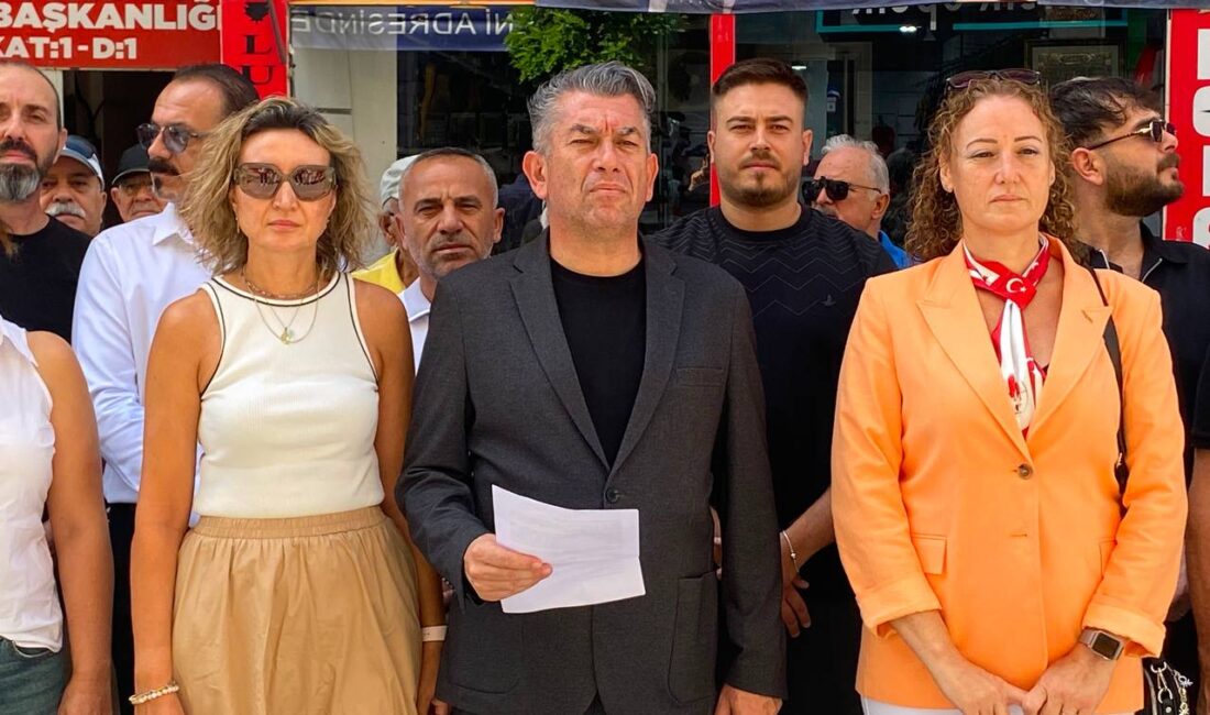 İlçe yönetimi görevinden ayrıldı, Yeni Parti’ye katılacaklarını açıkladı Seferihisar CHP