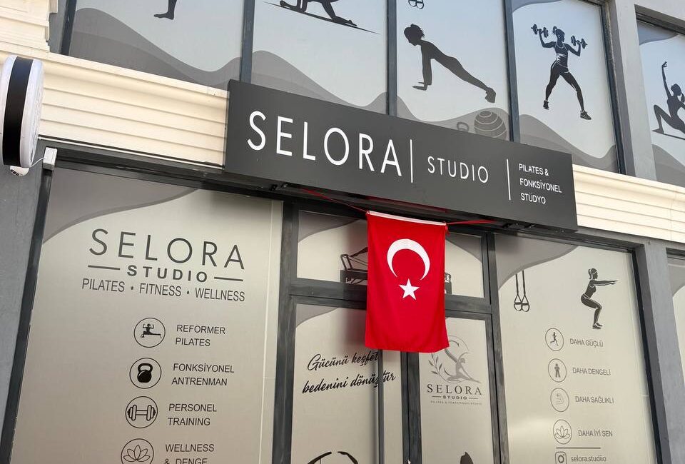 Seferihisar’da kadınlara yönelik reformer pilates ve fonksiyonel antrenman hizmeti veren