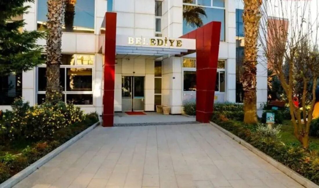 Seferihisar Belediyesi’ne yönelik yürütülen rüşvet soruşturması kapsamında tutuklu yargılanan Ersay